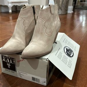 Frye Reina Boots Bootie Stone 7.5M